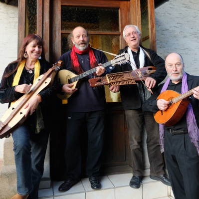 Roland Engel présente "In de Nacht spielt e Harmonika" veillées de Noël en alsacien Roland Engel présente "In de Nacht spielt e Harmonika" veillées de Noël en alsacien