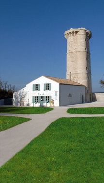 Visite de La Vieille Tour des Baleines Construite en 1682 par l'architecte AUGIER