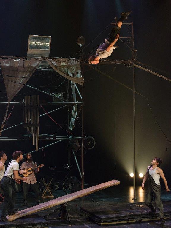 Machine de cirque au théâtre de Villefranche Machine de cirque au théâtre de Villefranche