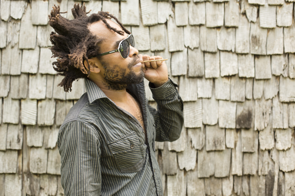 M'Toro Chamou dévoile un nouvel extrait de Sika Mila avec M'Godro Rebel M'Toro Chamou dévoile un nouvel extrait de Sika Mila avec M'Godro Rebel