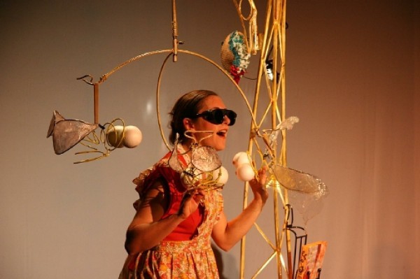 "Le Bal des abeilles" par la compagnie Dhang Dhang "Le Bal des abeilles" par la compagnie Dhang Dhang