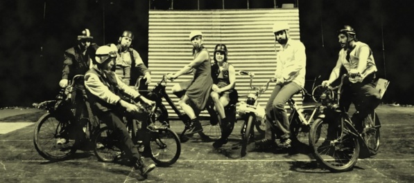 Cirque Solex 'N Roll sous chapiteau : Echappement Libre - Cie Aire de Cirque Cirque Solex 'N Roll sous chapiteau : Echappement Libre - Cie Aire de Cirque