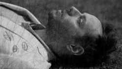 Dear Eyes, orfèvre pop sur Happy Sad Dear Eyes, orfèvre pop sur Happy Sad