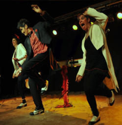 "Stress et paillettes" par la cie: les Kag. "Stress et paillettes" par la cie: les Kag.