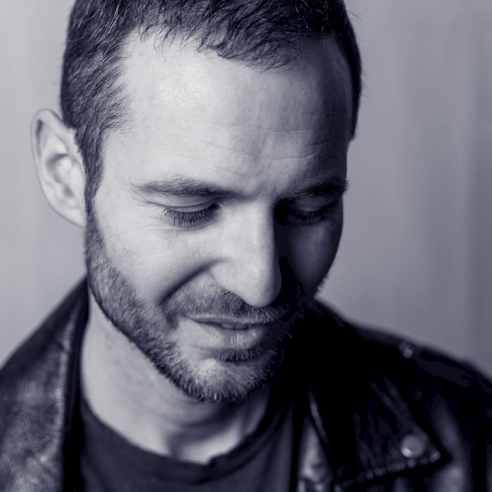 Nicolas Réal chante son nouveau single Serein & sain Nicolas Réal chante son nouveau single Serein & sain