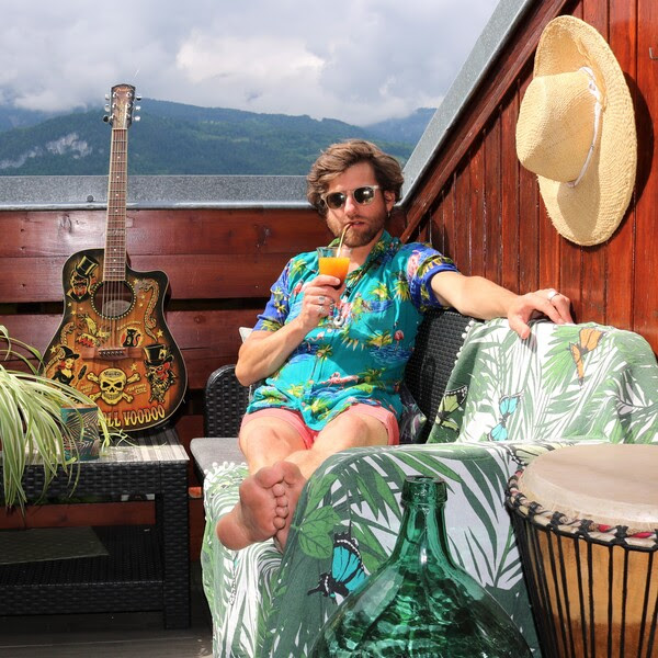 Axel Zimmerman chante son nouveau tube pop et sexy La Reine du Queen Axel Zimmerman chante son nouveau tube pop et sexy La Reine du Queen