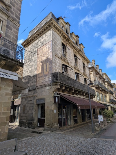 Adresse : 5 et 7, rue de l’Hôtel de Ville, 19100 Brive‑la‑Gaillarde Adresse : 5 et 7, rue de l’Hôtel de Ville, 19100 Brive‑la‑Gaillarde