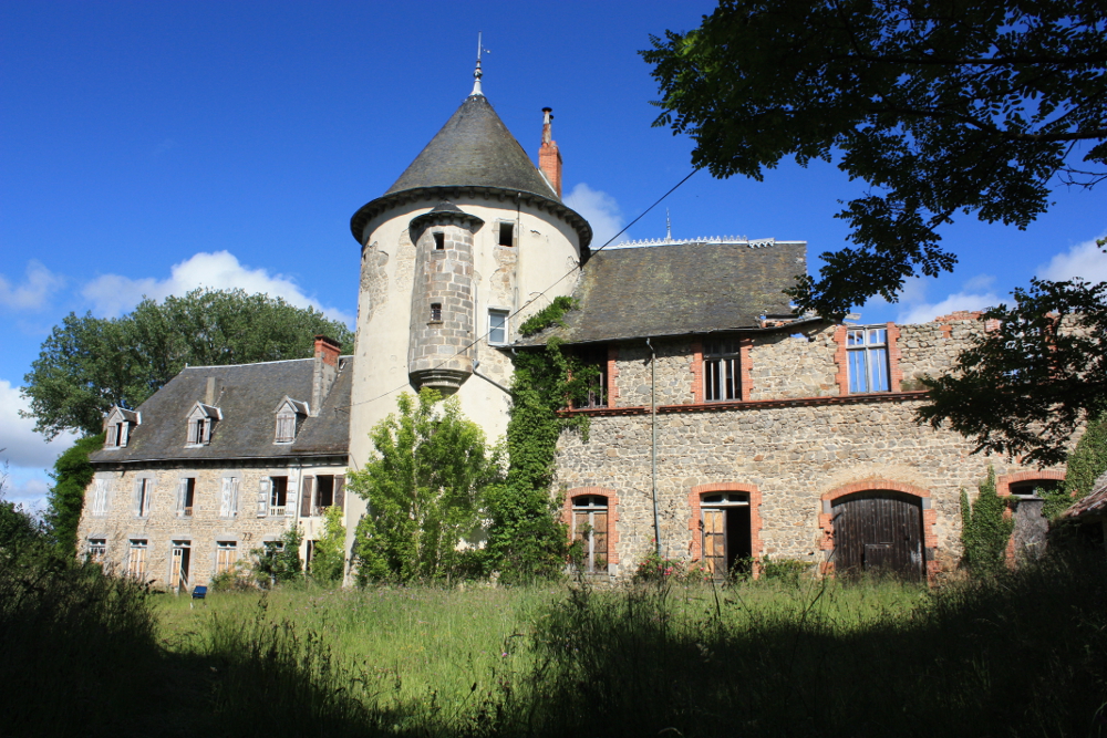 Le Château du Theil situé à Ussel est aujourd'hui en danger.