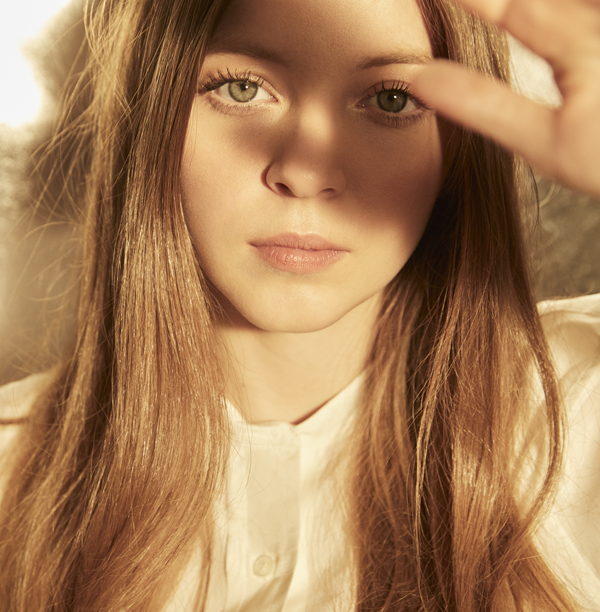 Jade Bird sort son album en avril et présente le titre I Get No Joy