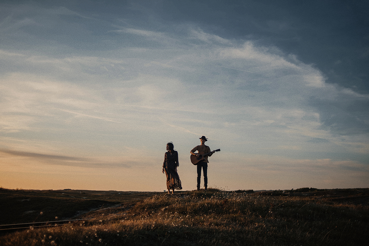 Morgane & Jeff dévoilent On The Train, leur nouveau single