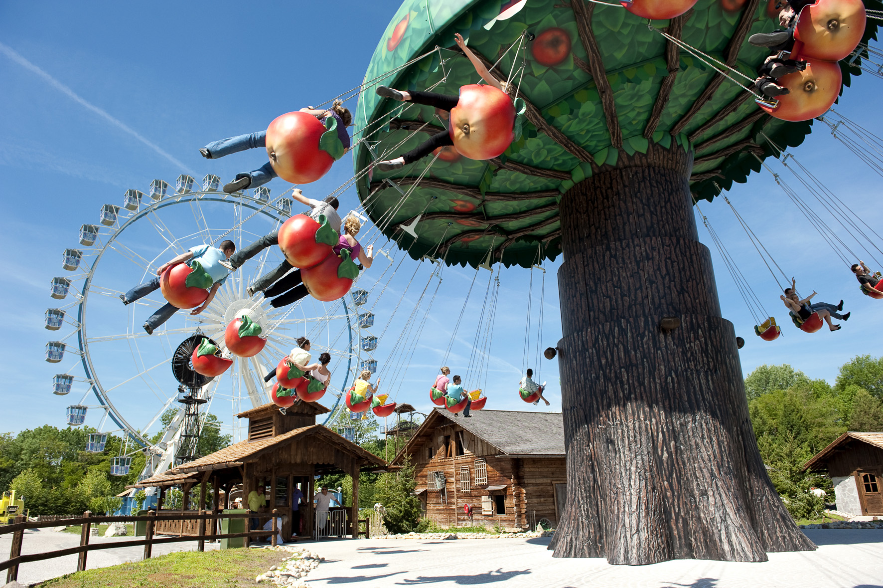 Nigloland, un des plus grands parcs d’attractions français. Nigloland, un des plus grands parcs d’attractions français.