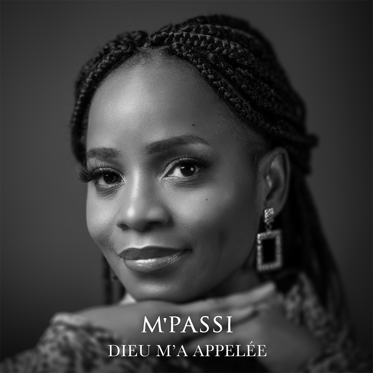M'Passi proclame sa foi avec l'album Dieu m'a appelée M'Passi proclame sa foi avec l'album Dieu m'a appelée