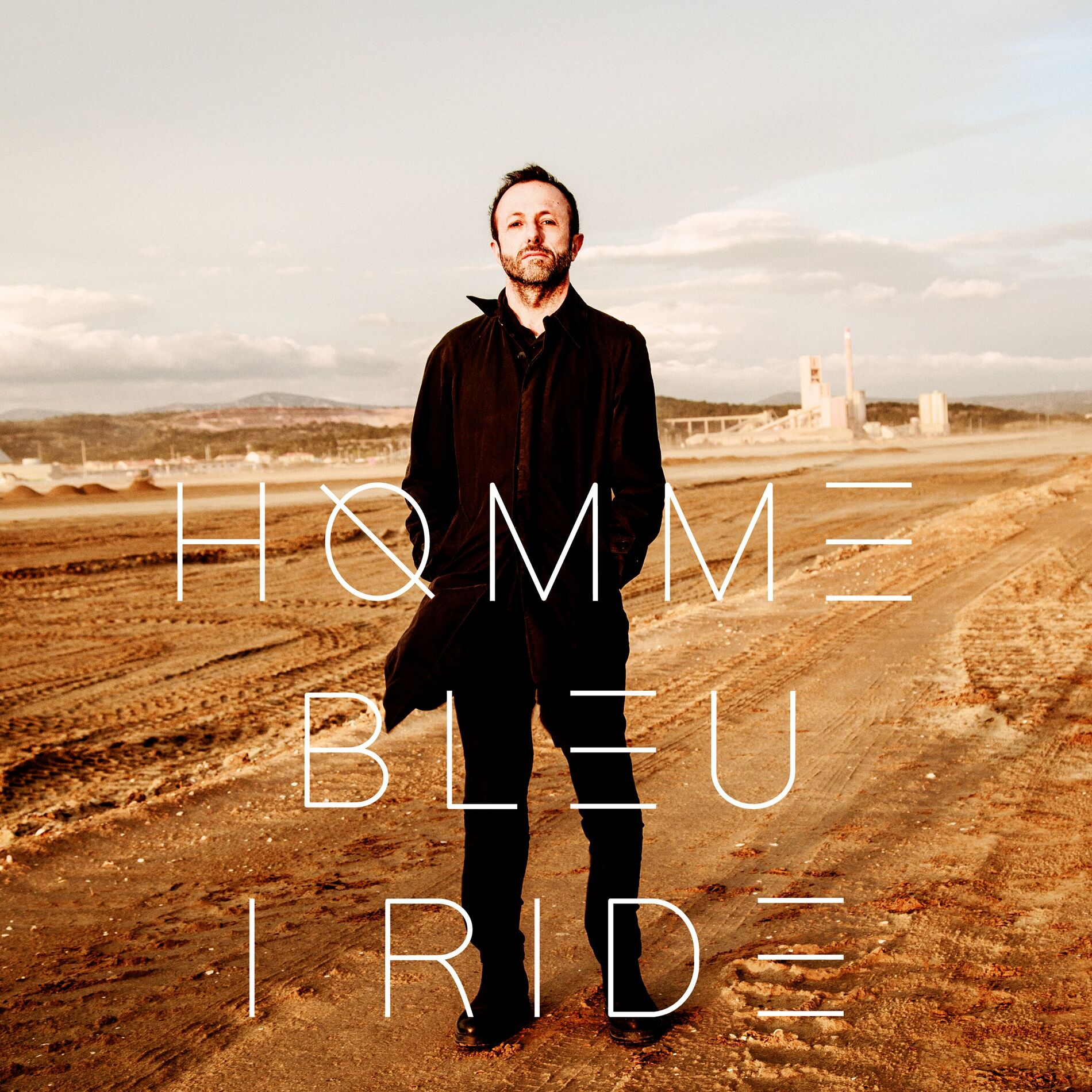 Homme Bleu dévoile la vidéo d'I Ride et annonce son prochain album Dark Matter Homme Bleu dévoile la vidéo d'I Ride et annonce son prochain album Dark Matter