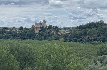 week-end : Vue sur le château de Montfort et la Dordogne, Village de Creysse, ou Vue sur le Château de Beynac