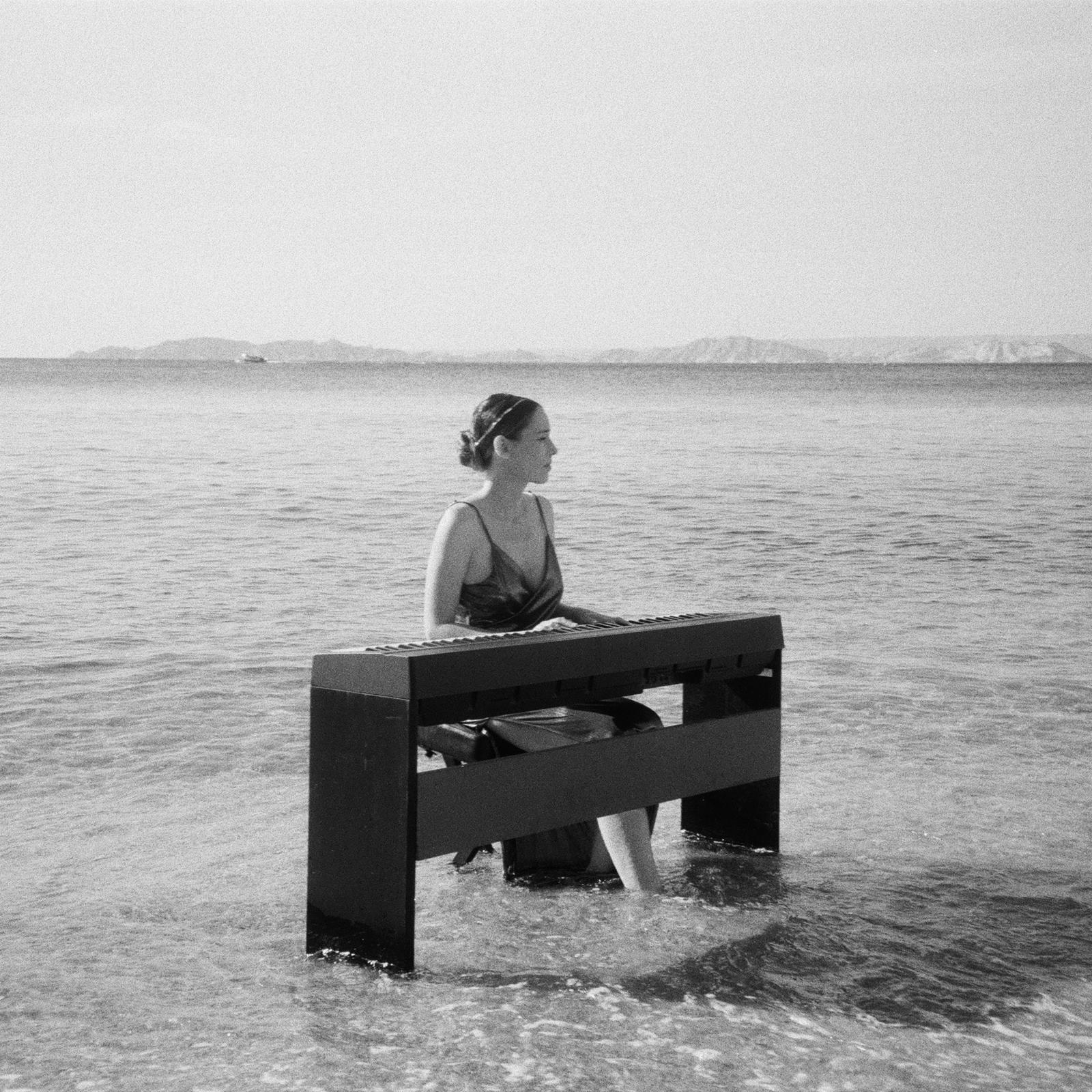 Marie Espinosa se dévoile en amoureuse avec La Fille de l'Absolu