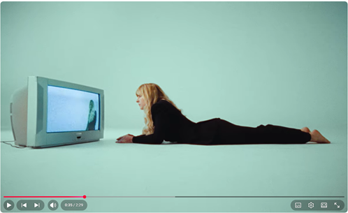 Mary Middlefield dévoile “Wake Up!” : un cri brut et sans filtre