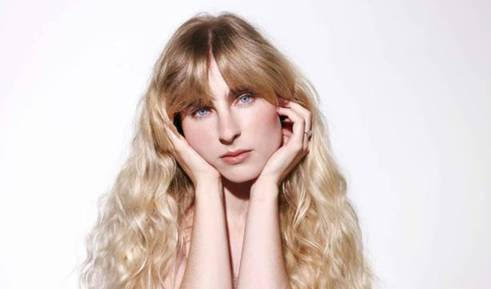 Mary Middlefield dévoile “Wake Up!” : un cri brut et sans filtre