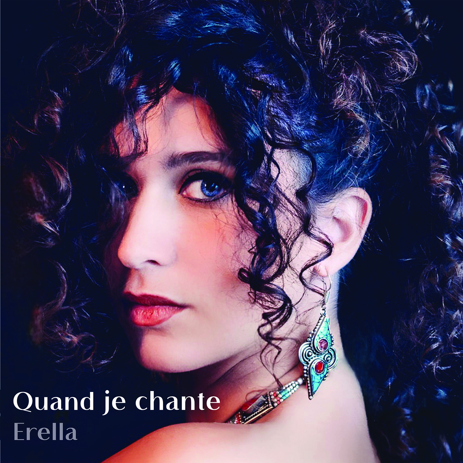 Erella sort « Quand je chante » en vidéo avant Héritages, son prochain album