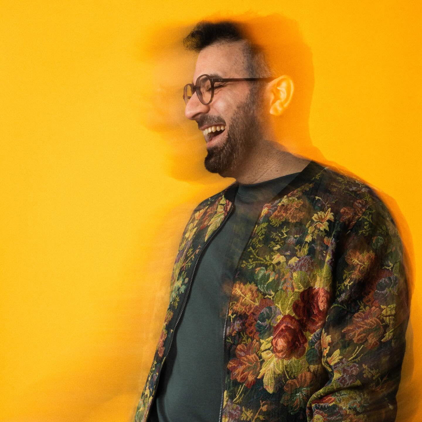 Wassim réunit Québec et Méditerranée dans son nouvel album « Moitié-moitié »