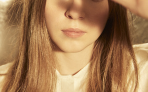 Jade Bird sort son album en avril et présente le titre I Get No Joy