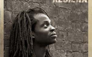 Kesiena, chanteur qui ne tranche pas entre soul et rock
