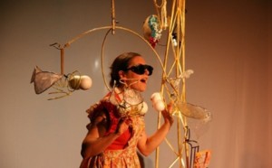 "Le Bal des abeilles" par la compagnie Dhang Dhang "Le Bal des abeilles" par la compagnie Dhang Dhang