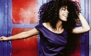 Flavia Coelho sort les remixes et les inédits de son succès Bossa Muffin Flavia Coelho sort les remixes et les inédits de son succès Bossa Muffin