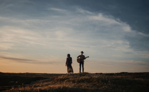 Morgane &amp; Jeff dévoilent On The Train, leur nouveau single