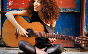 Flavia Coelho vers le succès de l'album Mundo Meu Flavia Coelho vers le succès de l'album Mundo Meu