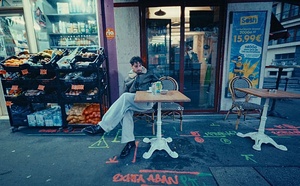 Joey Larsé, un rappeur qui prend la défense du Mocassin à Gland