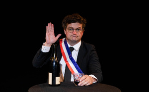 Julien Rossier est Coluche : une candidature présidentielle qui fait revivre un moment culte de 1980