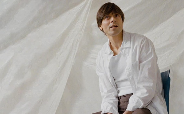 Lionel Langlais célèbre l’émotion avec le clip « À des années-lumière »