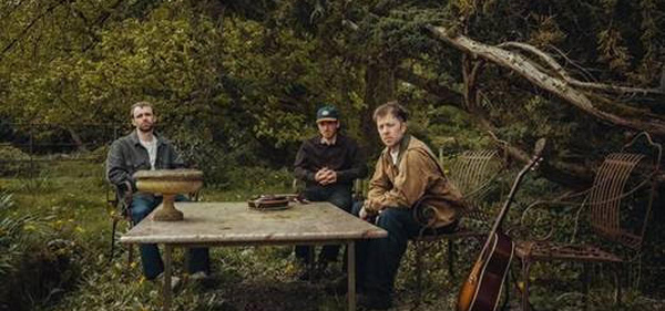 KINGFISHR poursuit son ascension avec « How Lonely »