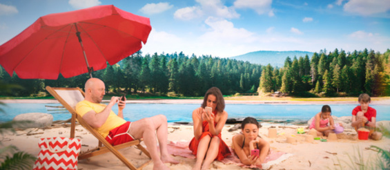 « La Famille Tout-Écran en vacances ». « La Famille Tout-Écran en vacances ».